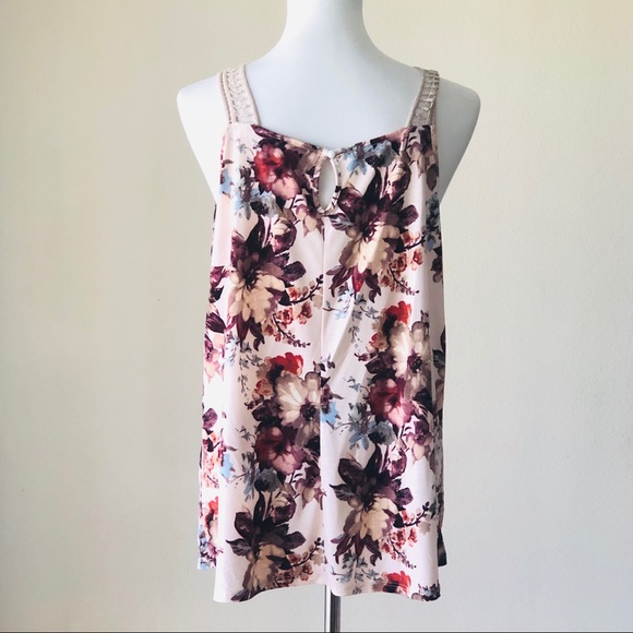 Naif Open Knit Collar Floral Top - Picture 2 of 2